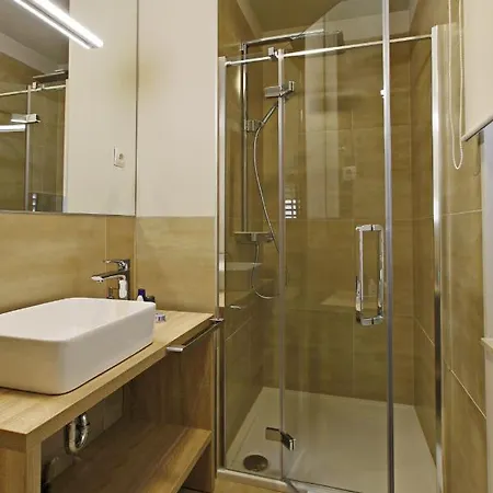 לינה וארוחת בוקר Luxury 4*