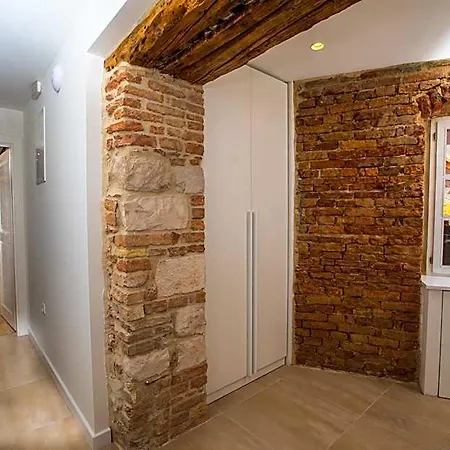 Luxury krevet i doručak 4*